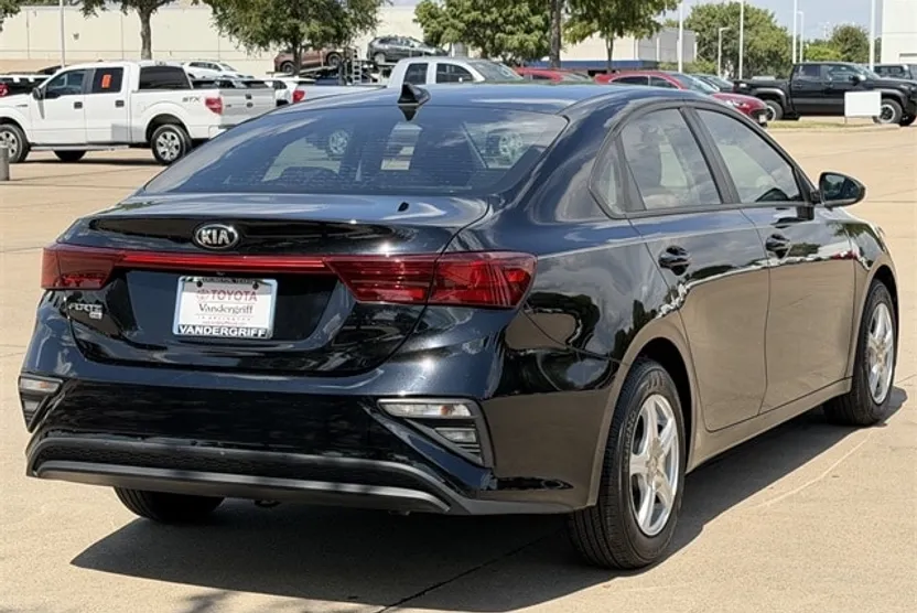 2019 Kia Forte FE photo 1