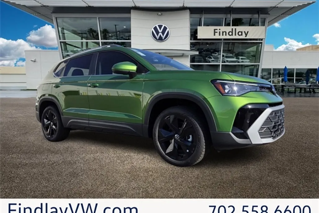 2025 Volkswagen Taos SE photo 1