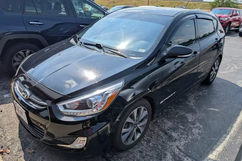 2017 Hyundai Accent SE Value Edition Sport photo 1