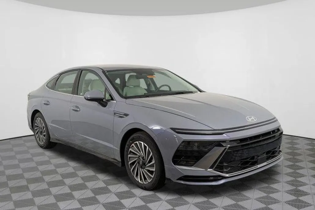2025 Hyundai Sonata Hybrid SEL photo 1