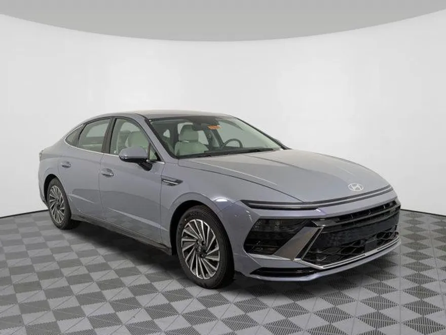 2025 Hyundai Sonata Hybrid SEL photo 1