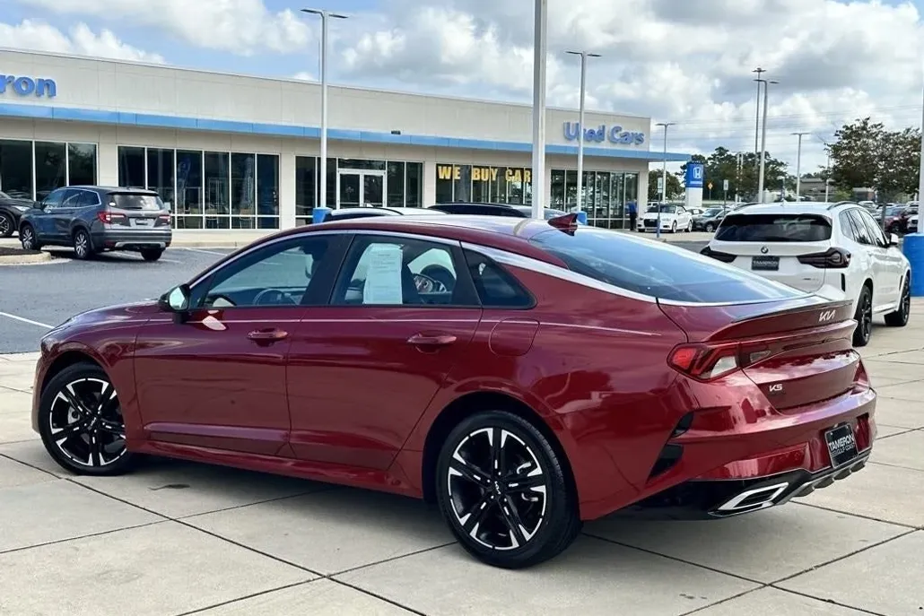 2024 Kia K5 GT-Line photo 1