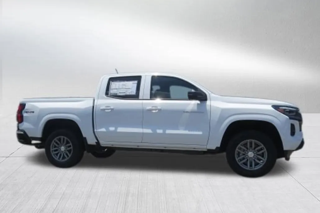2025 Chevrolet Colorado Work Truck LT photo 1