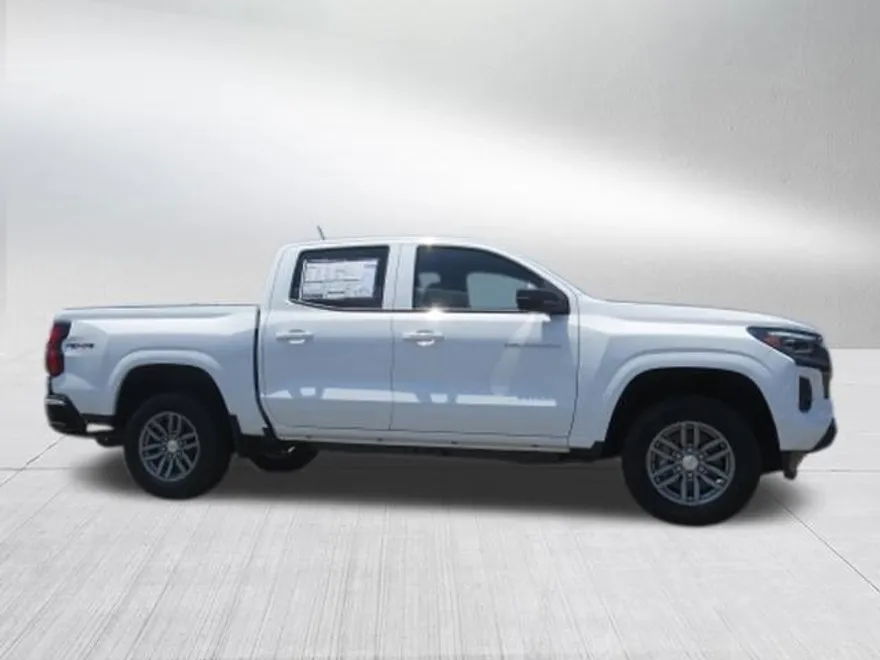 2025 Chevrolet Colorado Work Truck LT photo 1