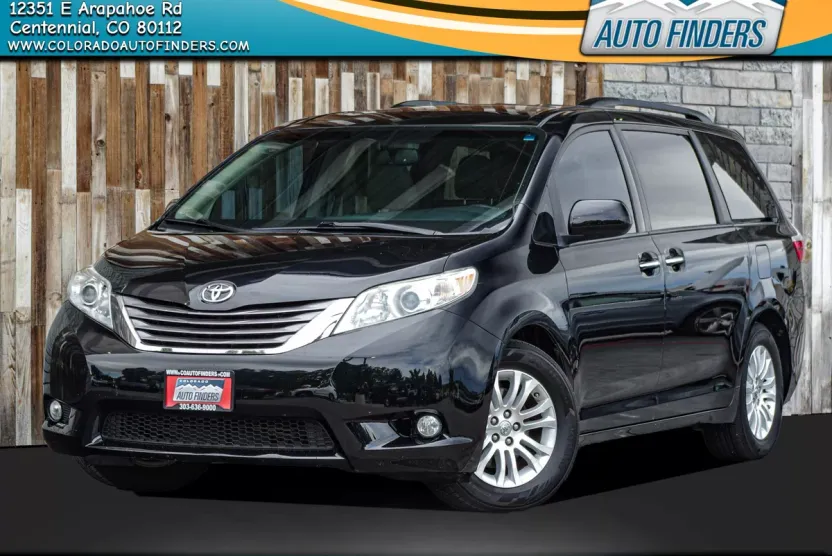 2017 Toyota Sienna XLE Premium photo 1