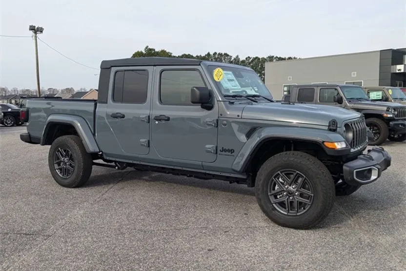 2025 Jeep Gladiator Sport S photo 1
