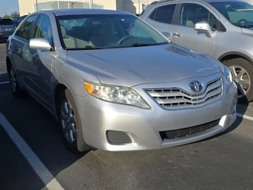 2011 Toyota Camry LE photo 1