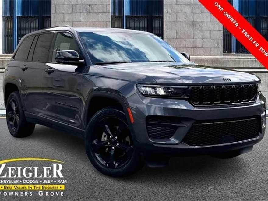 2022 Jeep Grand Cherokee Laredo Altitude photo 1