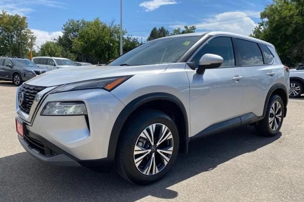 2022 Nissan Rogue SV photo 1