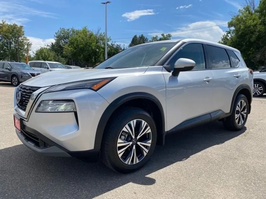2022 Nissan Rogue SV photo 1