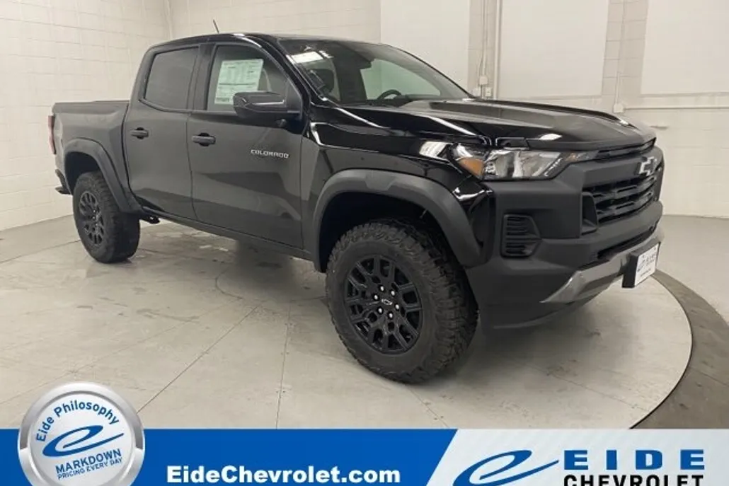 2025 Chevrolet Colorado Trail Boss photo 1