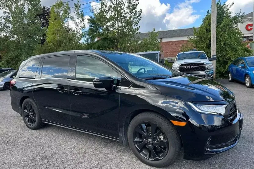 2023 Honda Odyssey Sport photo 1
