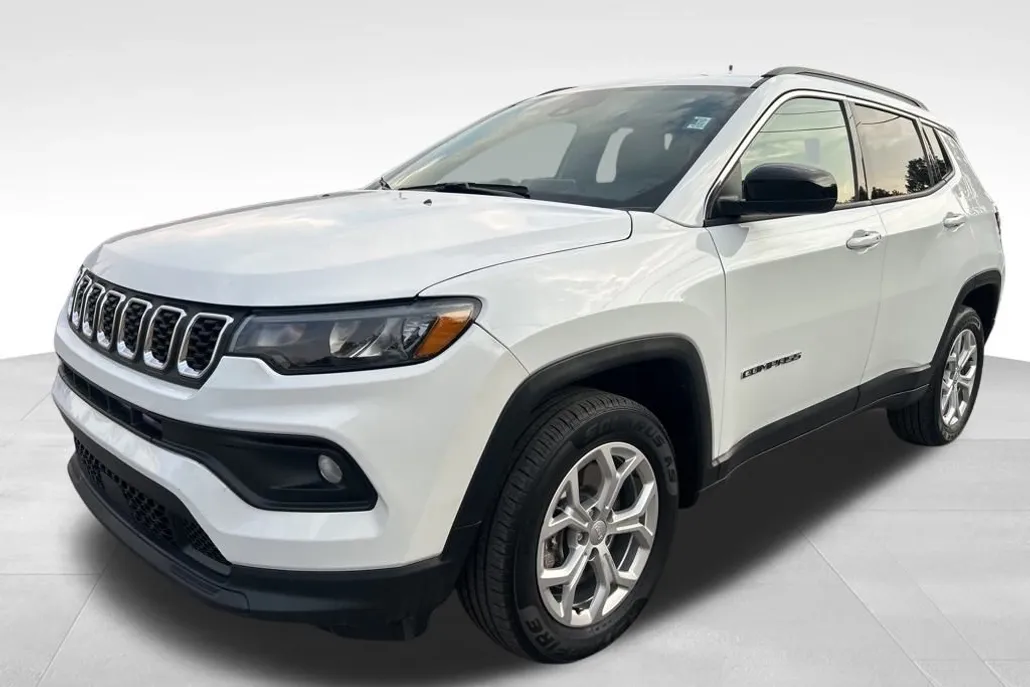 2024 Jeep Compass Latitude photo 1