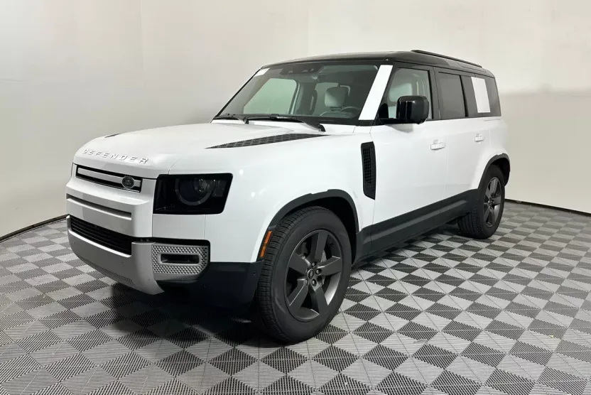 2025 Land Rover Defender 110 S photo 1