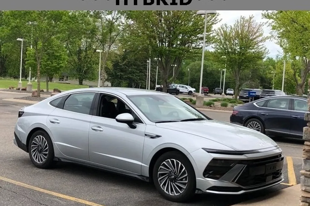 2024 Hyundai Sonata Hybrid SEL photo 1