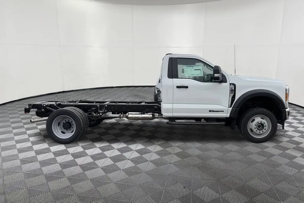 2024 Ford F-550 XL photo 1