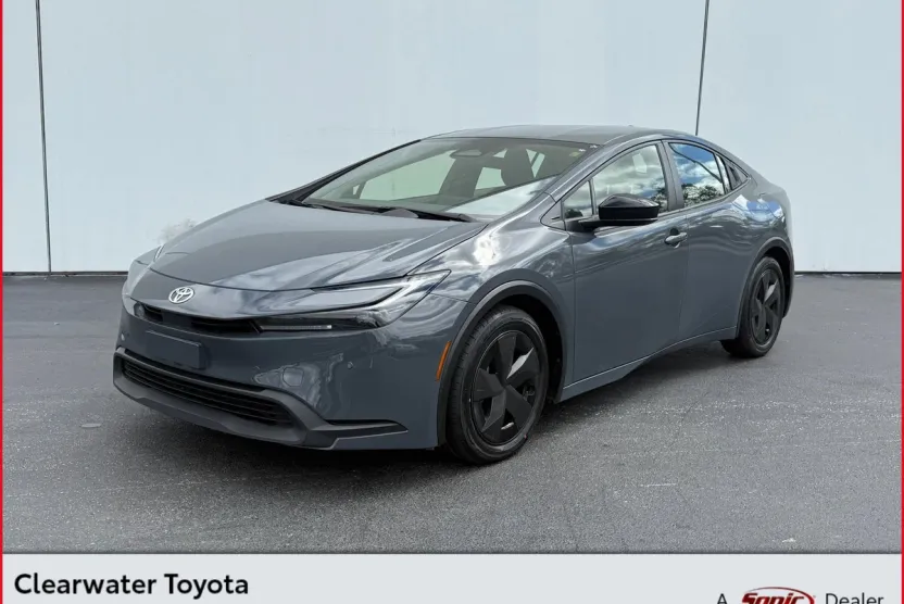 2023 Toyota Prius LE photo 1