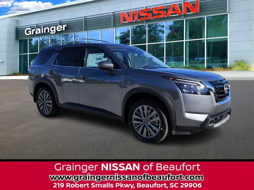 2025 Nissan Pathfinder SL photo 1