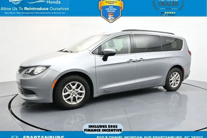 2020 Chrysler Voyager LXi photo 1