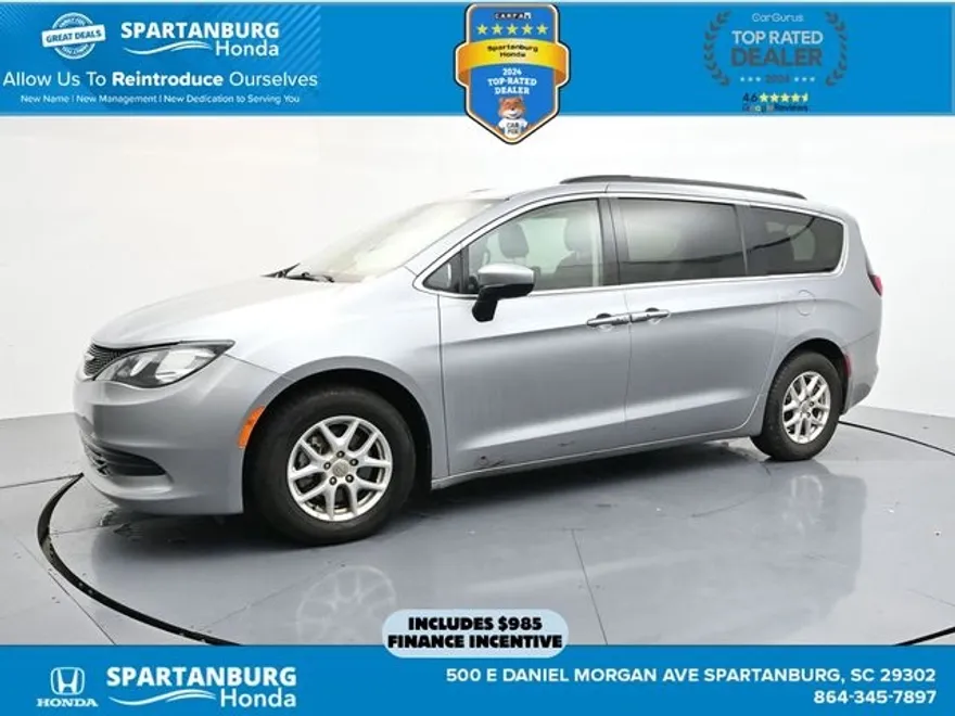 2020 Chrysler Voyager LXi photo 1