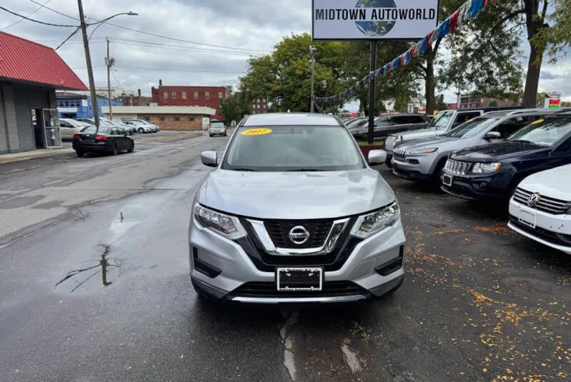 2017 Nissan Rogue S photo 1