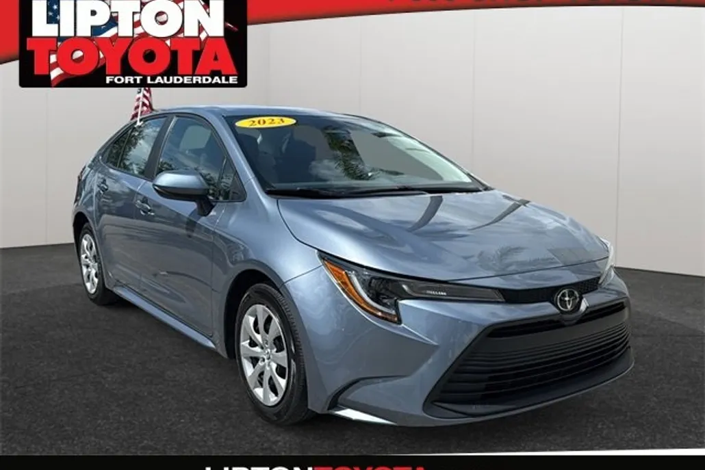 2023 Toyota Corolla LE photo 1