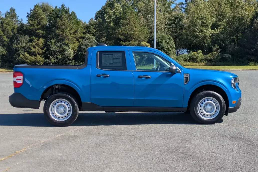 2025 Ford Maverick XL photo 1