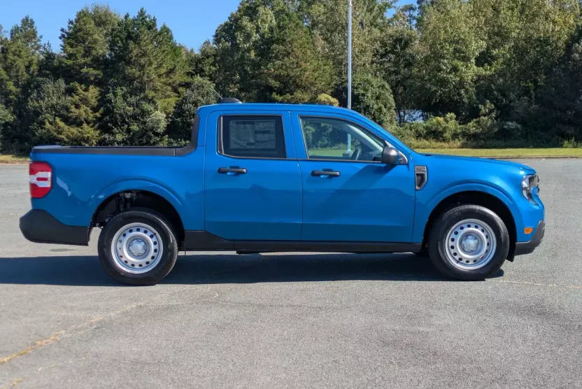2025 Ford Maverick XL photo 1