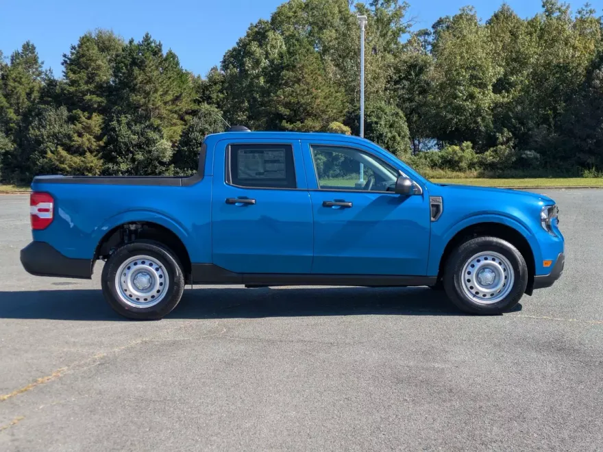2025 Ford Maverick XL photo 1
