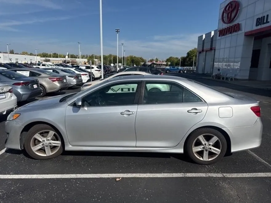 2014 Toyota Camry SE photo 1