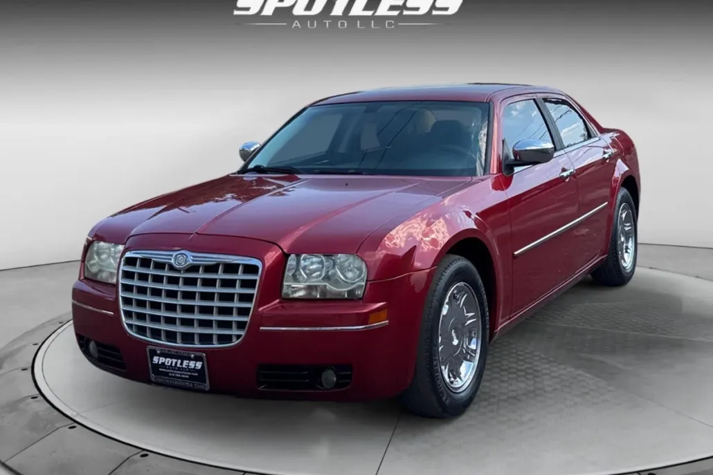 2010 Chrysler 300 Touring photo 1