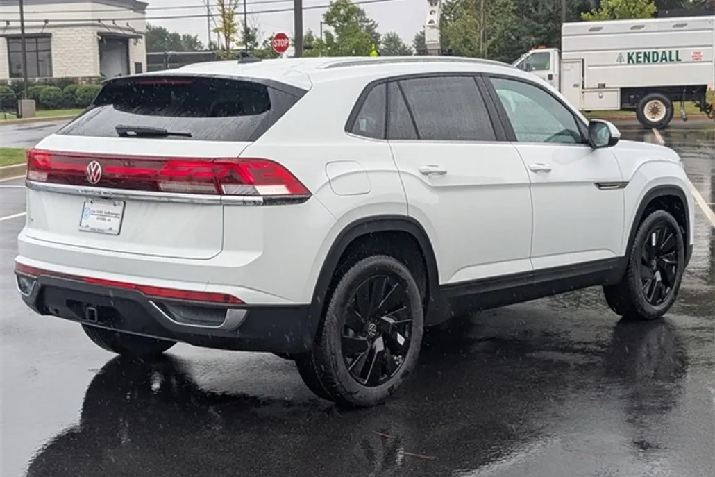 2025 Volkswagen Atlas Cross Sport SE Technology photo 1