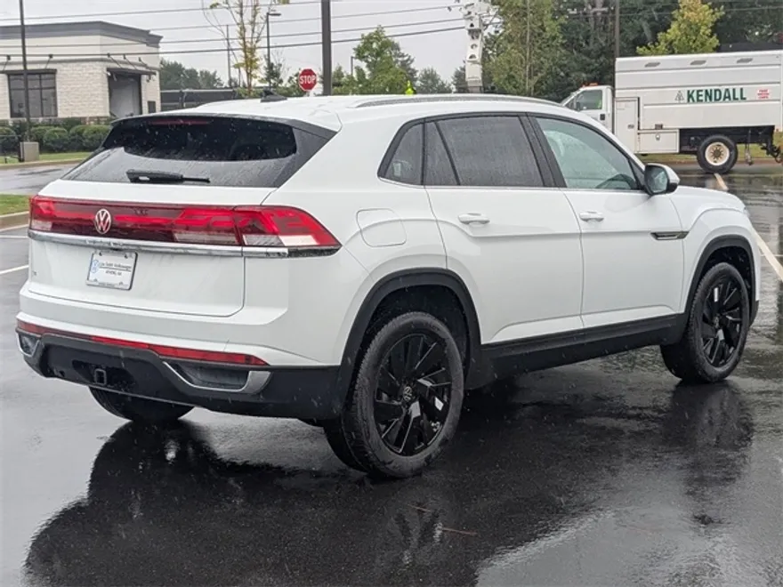 2025 Volkswagen Atlas Cross Sport SE Technology photo 1