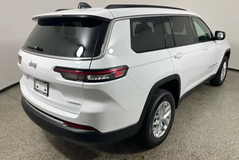 2025 Jeep Grand Cherokee Laredo X photo 1