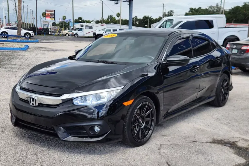 2018 Honda Civic EX-L Hatchback photo 1