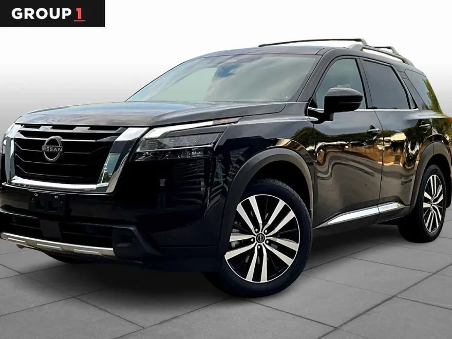 2024 Nissan Pathfinder Platinum photo 1