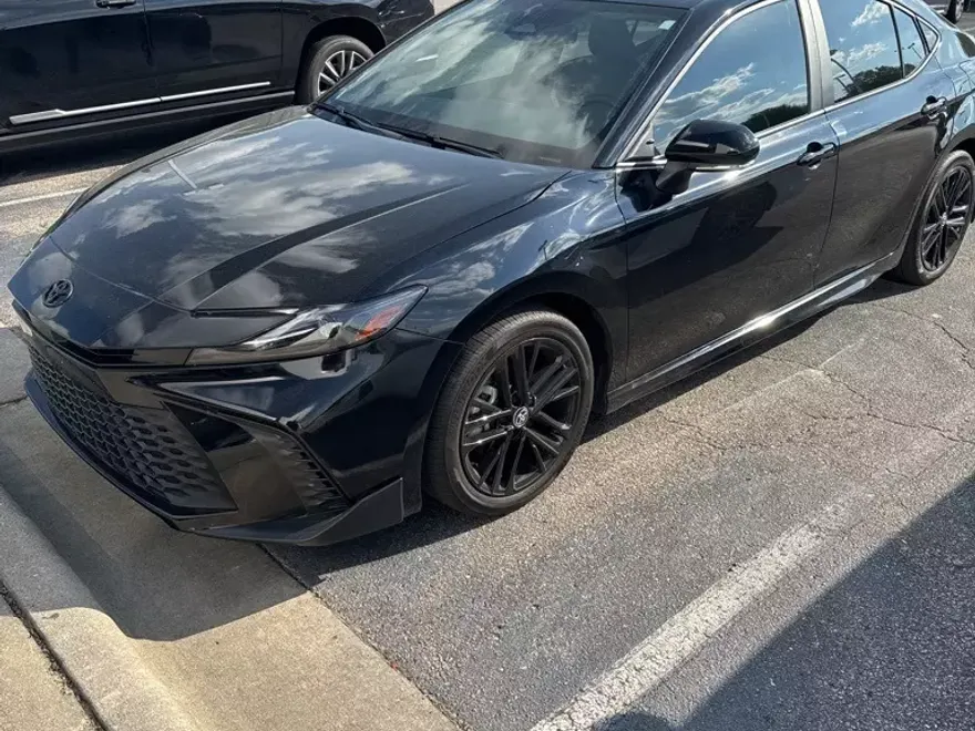 2025 Toyota Camry SE photo 1