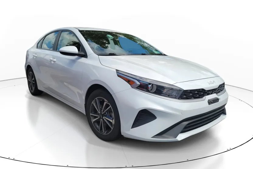 2023 Kia Forte LXS photo 1