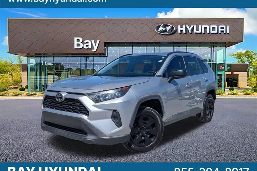 2020 Toyota RAV4 LE photo 1
