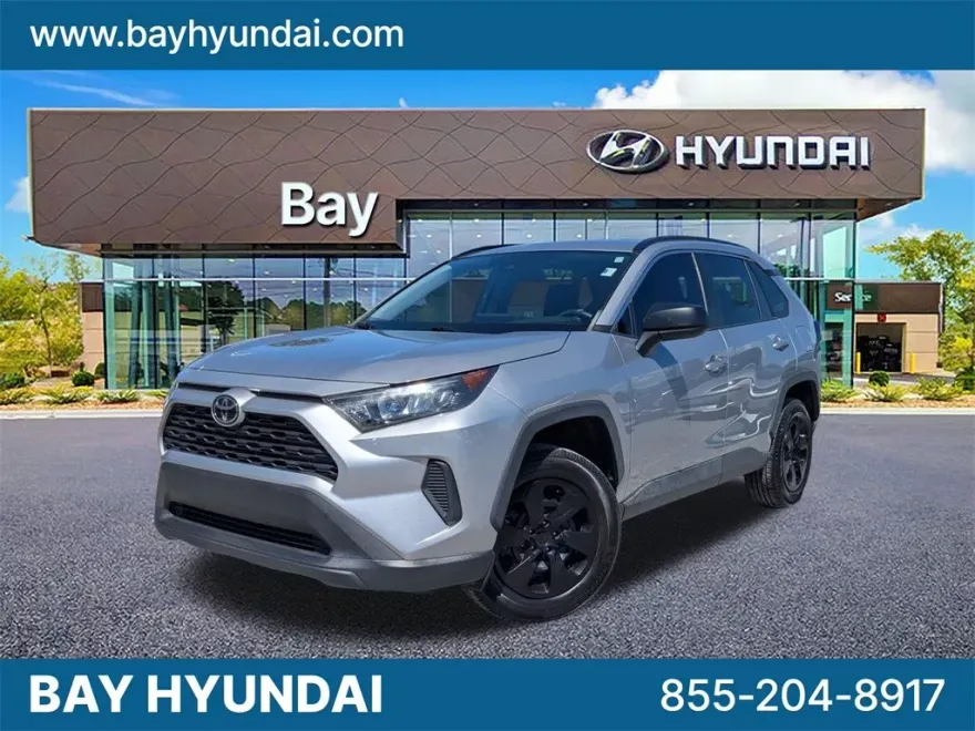 2020 Toyota RAV4 LE photo 1