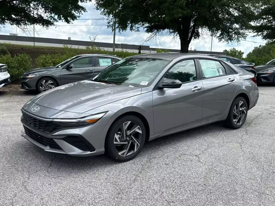 2025 Hyundai Elantra SEL Sport photo 1