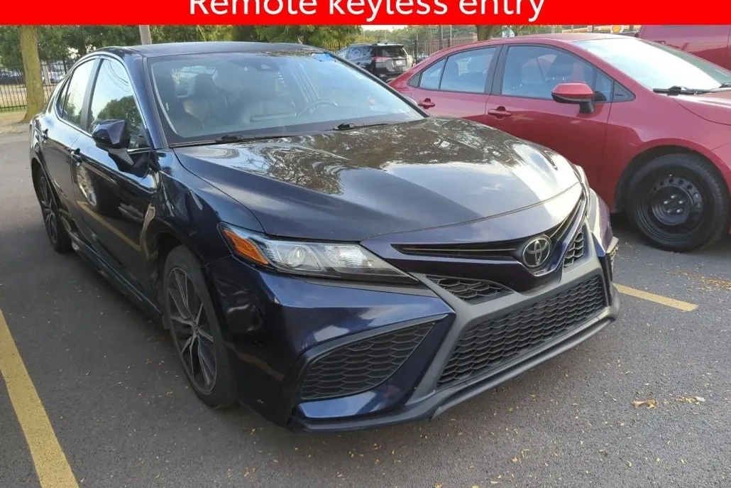 2021 Toyota Camry SE photo 1