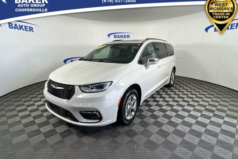 2021 Chrysler Pacifica Limited photo 1