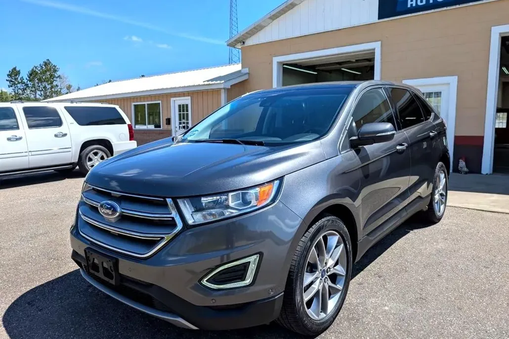 2016 Ford Edge Titanium photo 1