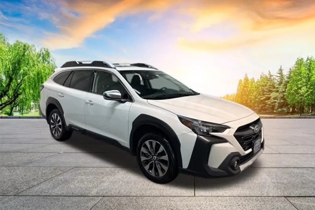 2023 Subaru Outback Touring photo 1