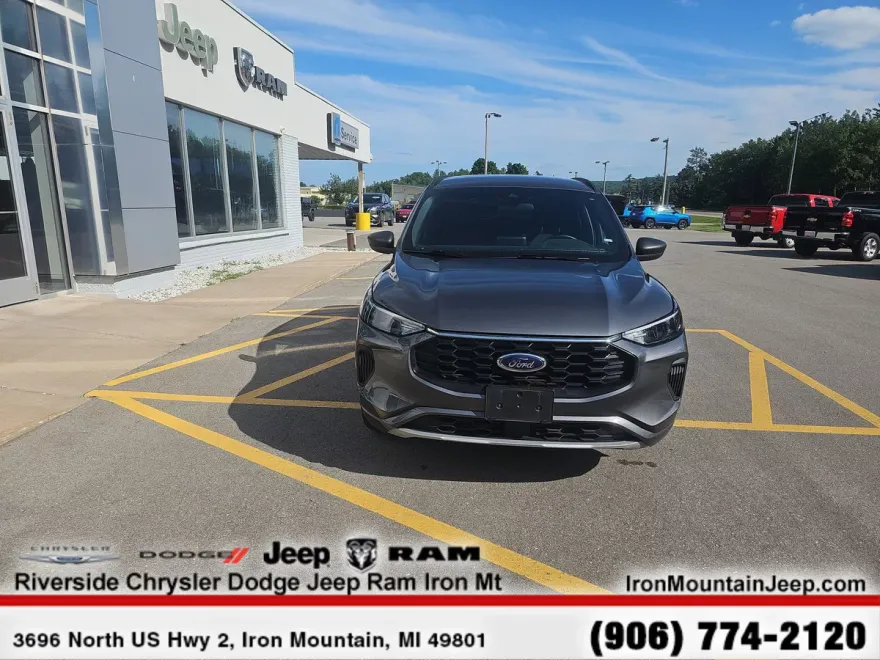 2023 Ford Escape ST-Line photo 1