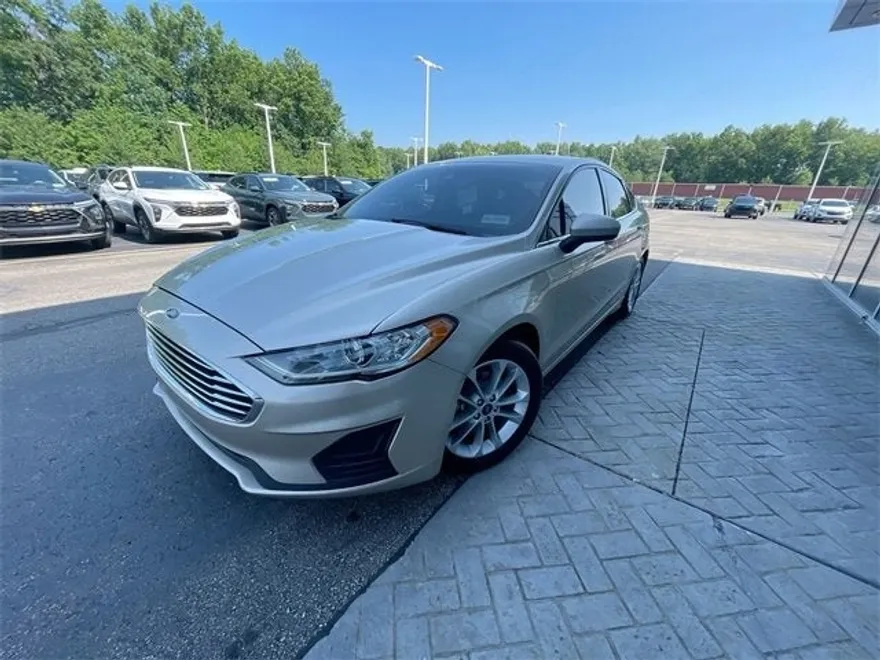 2019 Ford Fusion SE photo 1
