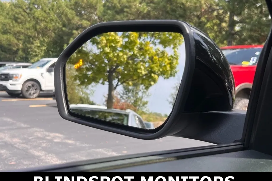 2023 Ford Explorer ST-Line photo 1