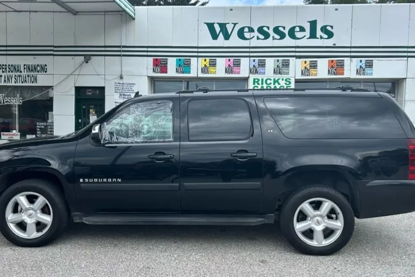 2007 Chevrolet Suburban 1500 LT photo 1