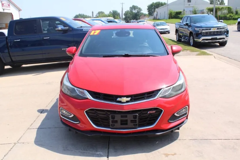2017 Chevrolet Cruze Premier photo 1